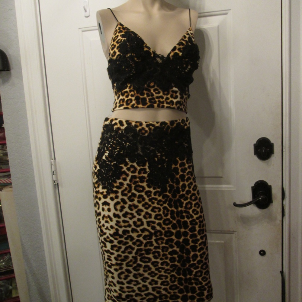 new ***ENTRY *** 2 PC Cheetah outfit dress skirt and spaghetti blouse midriff Sz - Picture 3 of 16